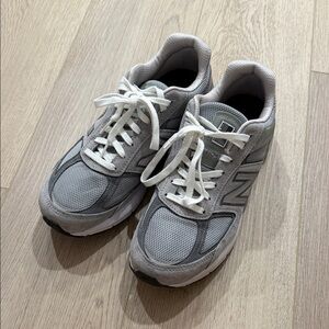 New Balance Men's Light Gray Sneakers